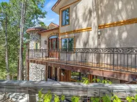 Bass Lake Cabin—Lake Views, BBQ: 4,000+ SQ FT!