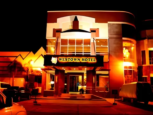MO2 Westown Hotel - Mandalagan