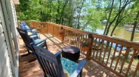 Cozy Lakehouse on Quiet Cove Hotels in York County