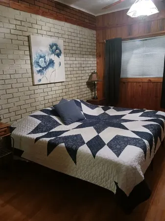 Peaceful Country Getaway Pet Friendly and Cozy!