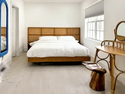 Marley SOFI, Brand New! Luxury Condo, Heated Pool! Steps to the Beach!