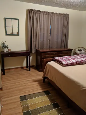 Lakeview Cozy Cottage Pocono Summit 2BR, Firepit, sleeps 6.