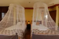 Top of the World Lodges Fort Portal Hotel di Burahya