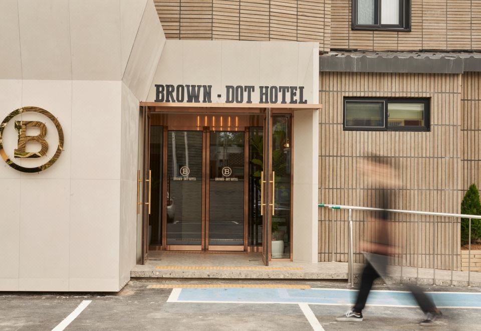 4. 브라운도트호텔 ..