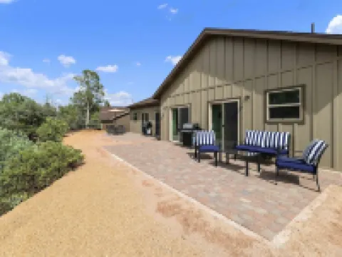 Watching Wildlife: Private Oasis for 4 w/ Patio, BBQ & Parking. Step Inside! โรงแรมในเพย์สัน