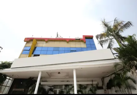 Goroomgo Gulshah Hotel (Jalandhar, Punjab) Отели рядом с достопримечательностью «Деви Талэб Мандир»