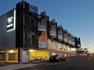 King and Queen Hotel Suites