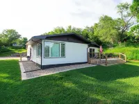 Charming Lake House within Walking Distance from Lake