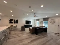 4 min to WEC, Crownwood Modern, NEW 3bd 2ba cozy townhome close to FAST