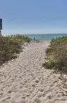 Tropical Sea, Private Studio/Near IMG and Beaches!