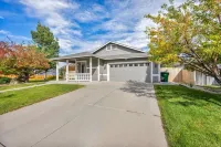 Modern & Cozy Reno Retreat with EV Charger – Near Downtown & Tahoe