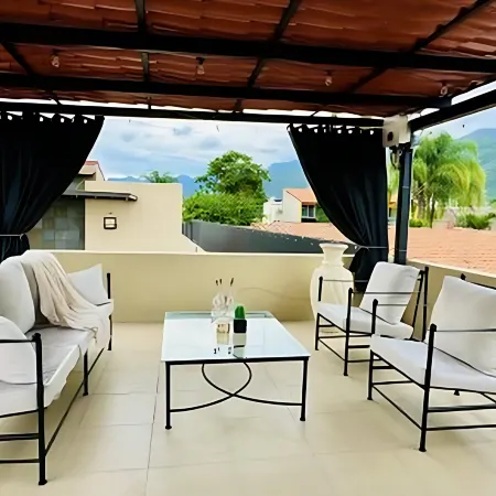 Ajijic 1 Bedroom Guesthouse -Walk To Everything -Patio -Bikes - Pickleball Court