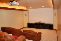 Cove Ct Cabin Island Park Idaho ~Theater Room & Snowmobile Parking ~ Sleeps 18 - 4-Star