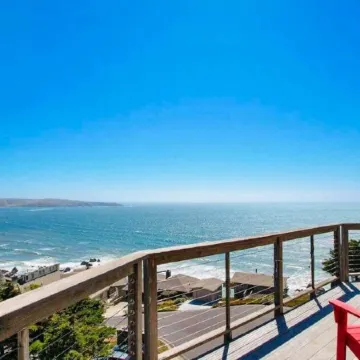 Panoramic Ocean Views walk to the Beach