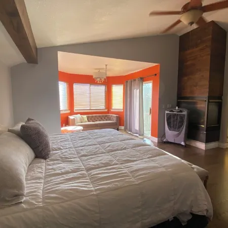 Boulder- Denver DIA! ! Popular home, Private, Spacious, and Centrally Located!