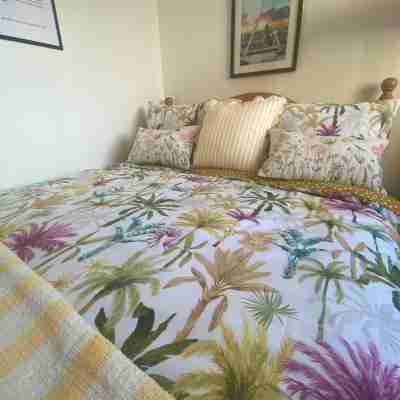 R and B Warm and Cosy Cabin Rooms