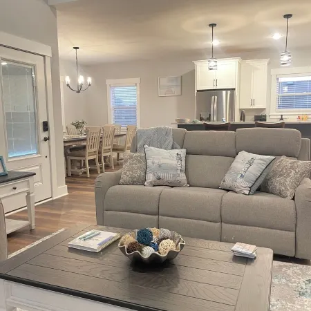 4-bedroom house in brilliant Kill Devil Hills, pet friendly, fenced in backyard