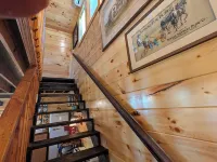 The Barn at Toad Hill. Pet friendly, close to Smokies, Airport. Brand new!