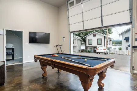 The Hangout @ Kleinshore Resort