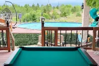 5-bedroom house in delightful Bastrop with fitness room, WiFi, AC