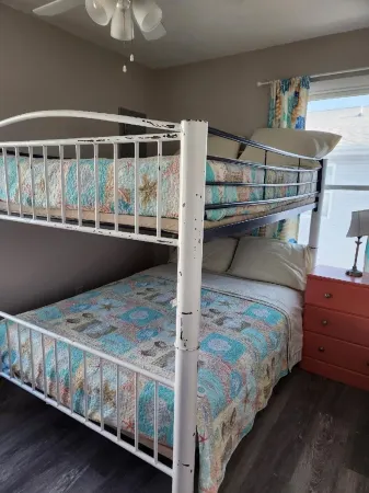 Beach Retreat Located in the Heart of Dewey! Отели рядом с достопримечательностью «Дьюи Бич»