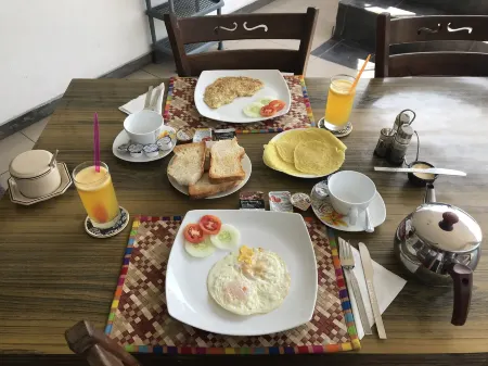 Sam's Guest House Отели рядом с достопримечательностью «Унаватуна»