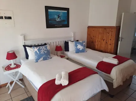 Oom Piet Accommodation Отели в г. Kleinbaai