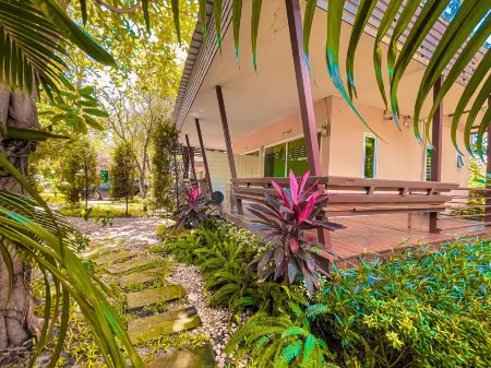 Lemon Chalet Kaeng Krachan Resort Отели рядом с достопримечательностью «Kaeng Krachan Dam Electric»