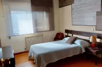 Hostal Louro Hotels near Biblioteca Publica Municipal de Tui