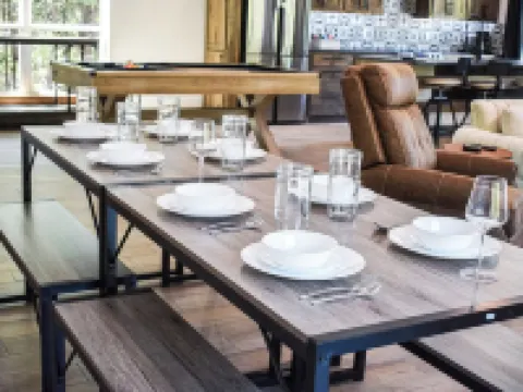 Bison Cabin with Hot Tub, Air Hockey & Pool Table, South of Norman Hotels in McClain County