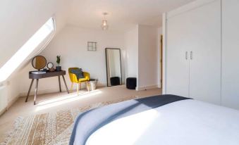 Bright London Bridge Apartment