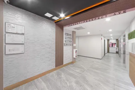 Tremont Hotel Отели рядом с достопримечательностью «Зал славы великих американцев»