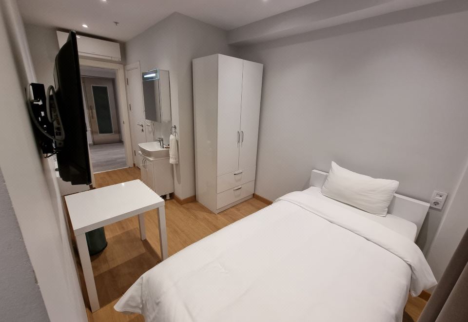 2. 10m2 호텔..