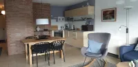 Lovingly renovated apartment with large balcony right on the dyke