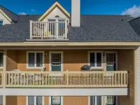 Heart of Lincoln LARGE 2 story condo: Pool, Hot Tub, Game Room, Sleeps 10