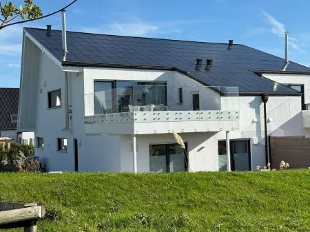 Elegant vacation home Seeidylle with a view of Lake Möhne and Ansberg Forest Отели в г. Мёнезее