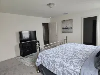 Spacious 5-bedroom house with AC, WiFi minutes from Texas A&M University