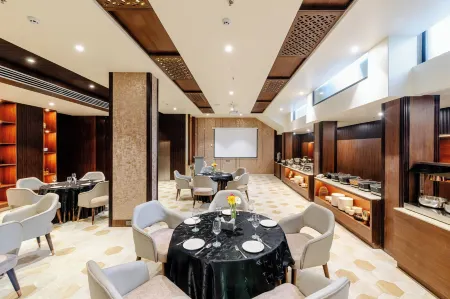 Signature Hotel Отели рядом с достопримечательностью «Кваджа Гариб Навас Дарга Шариф»