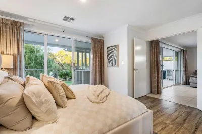 Foreshore Escape - Your Ultimate Coastal Retreat Hotels near Busselton Jetty