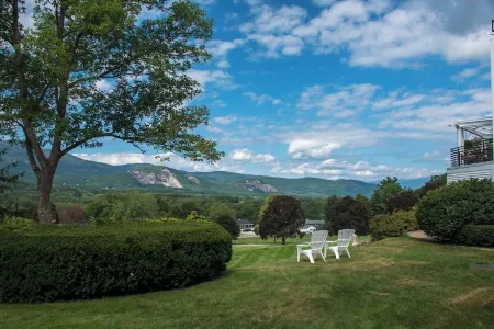 Birchmont Townhouses Отели в г. Халес Локейшен