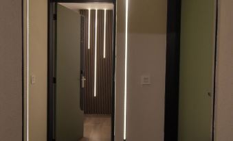 Expo Satelite 2750 Hotel & Suites