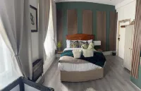 Aimi Luxury Living Hotels near Tower Hamlets