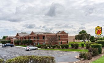Super 8 by Wyndham Elgin