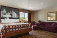 Super 8 by Wyndham Taylor/Detroit Area فنادق في Southgate