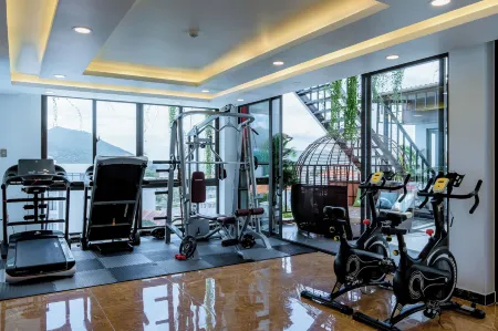 Tuan Ninh Hotel Отели рядом с достопримечательностью «Hang Duong Cemetery»