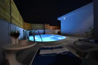 2 Bedroom Apartment Sleeps 5 - Privat Pool - Villaer