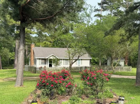 Pine Grove Cottage - Romantic Getaway on Private Lake Отели в г. Апшур