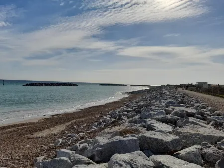 Remarkable Seaside Apartment - Sleeps 4