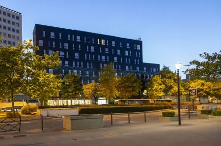 Appart Hotel Odalys City le Havre Centre Отели рядом с достопримечательностью «Le Square Saint-Roch»