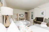 Hayward House Hot Tub Large Garden - from 1100 Per Night